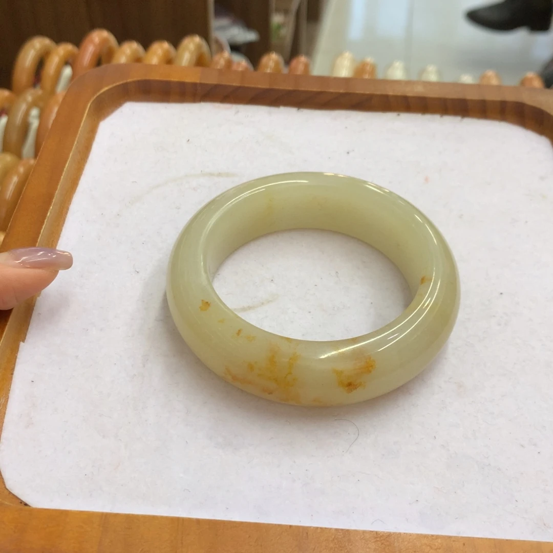 石英质玉未镶嵌手镯