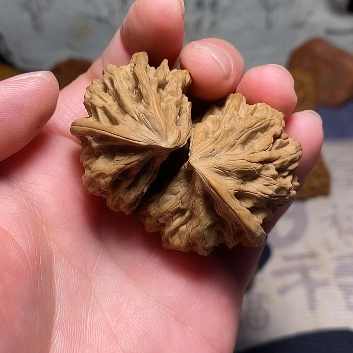 文玩核桃吊坠半臂江山野生品种