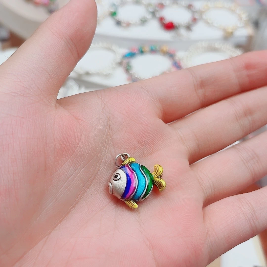 玻璃足银关心关怀和俊杰