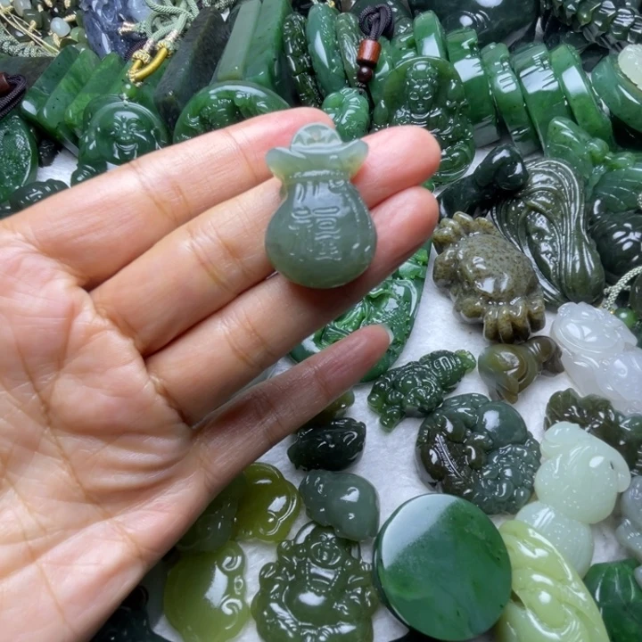 和田玉未镶嵌颈饰