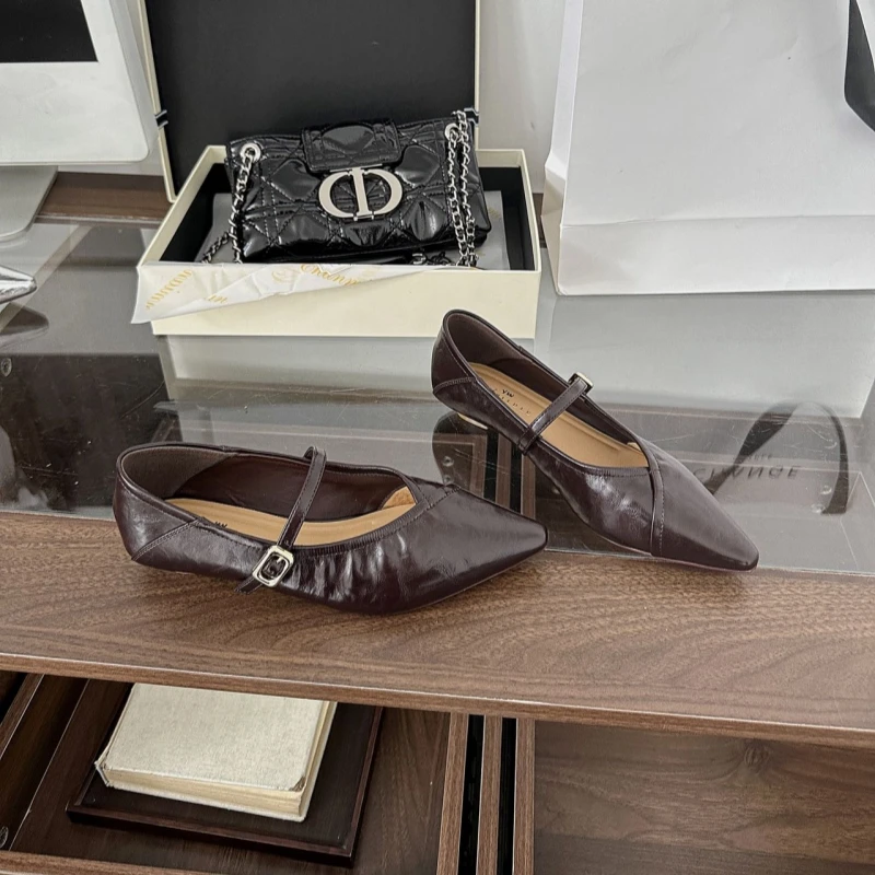 尖头气质一字扣带玛丽珍鞋女2025新款爆款配裙子百搭平底浅口单鞋