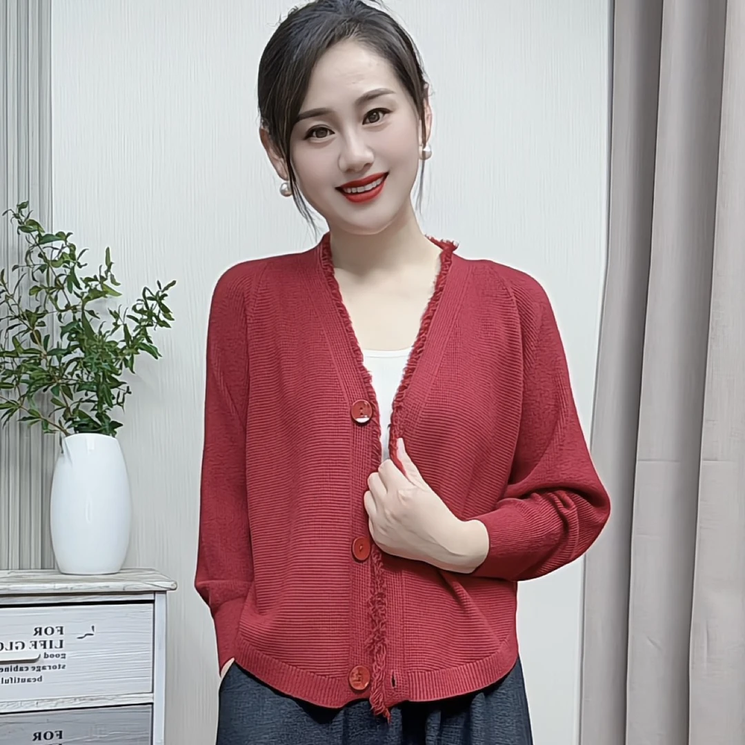 秋季蝙蝠袖流苏针织开衫女2025新款春秋外搭披肩宽松短款毛衣外套