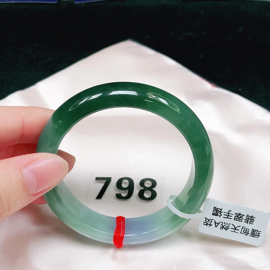 翡翠手镯未镶嵌翡翠手镯未镶嵌