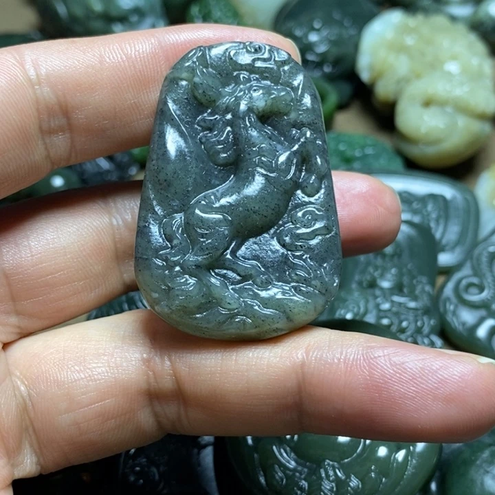 和田玉未镶嵌颈饰