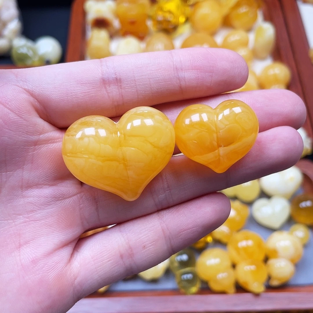 悠***扬琥珀未镶嵌珠宝奇石
