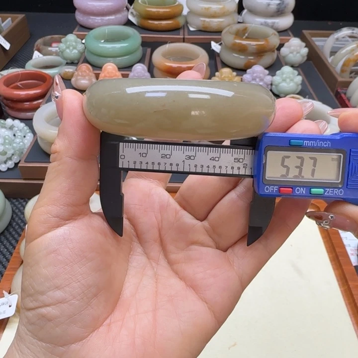 石英岩玉未镶嵌手镯不退换