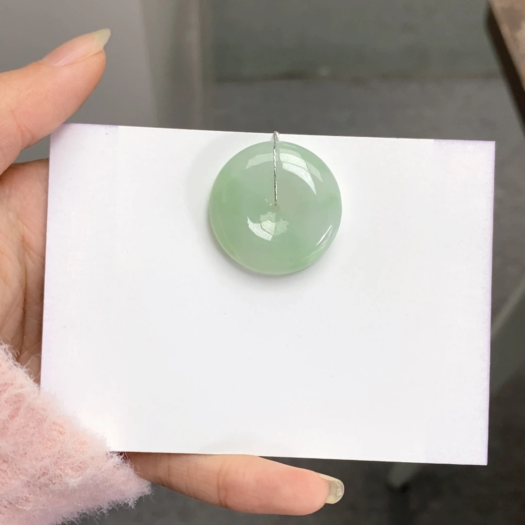 翡翠颈饰未镶嵌平安扣