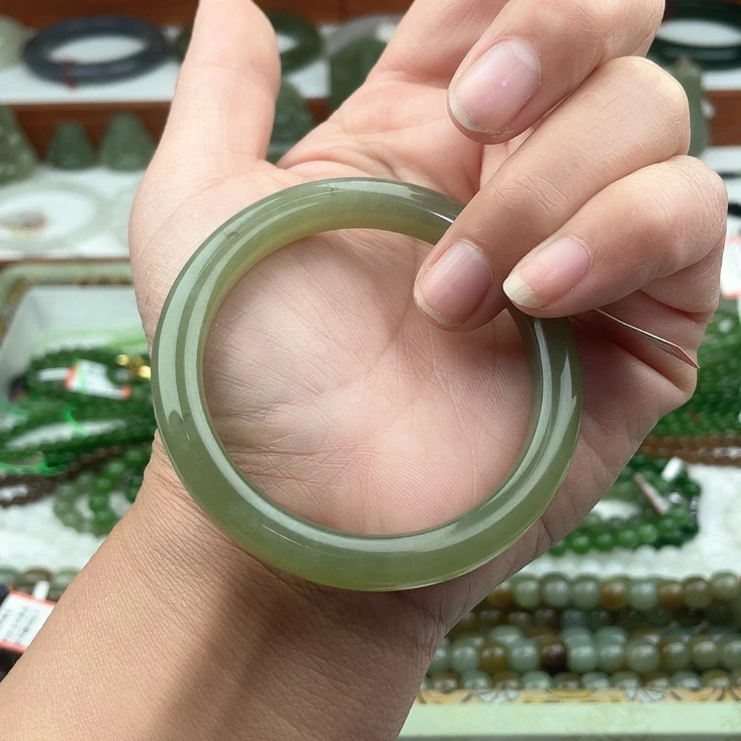 和田玉手镯未镶嵌