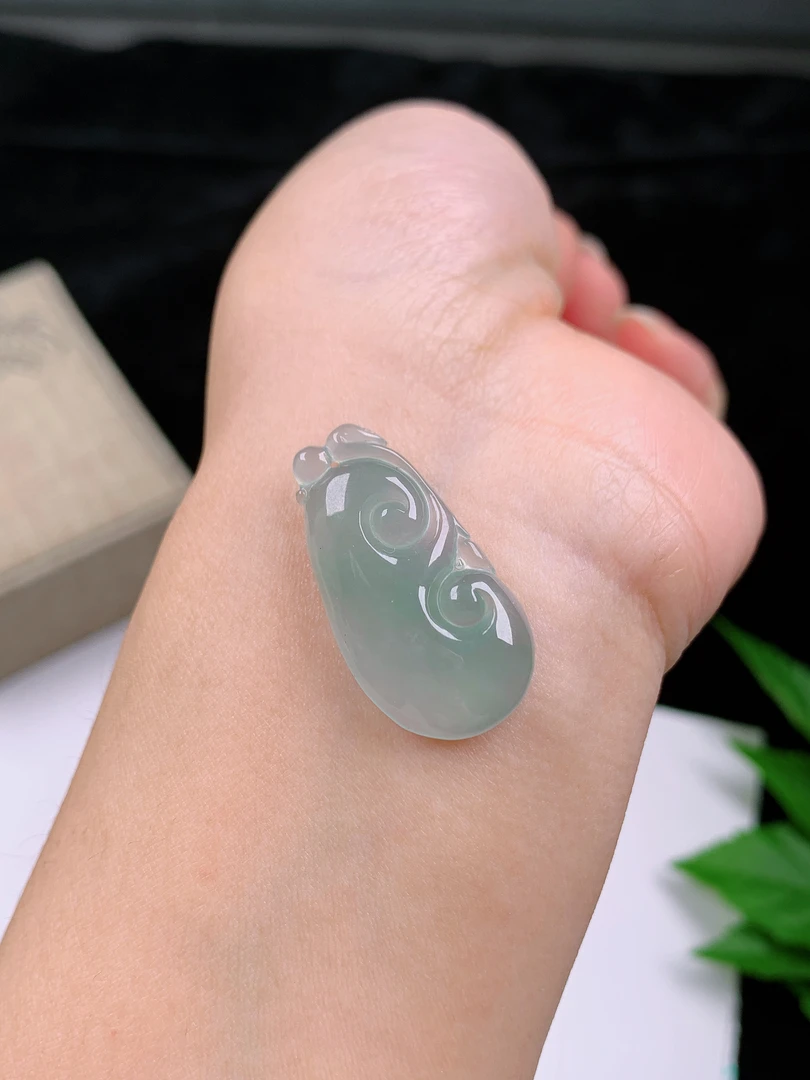 天然翡翠A货冰润浅绿胶润玉如意挂件玉坠吊坠送金扣