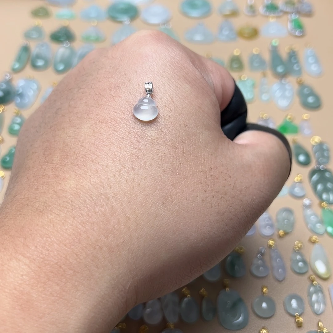 翡翠颈饰18K金镶嵌葫芦