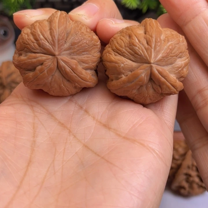 九***六木质类文玩核桃元宝三棱38