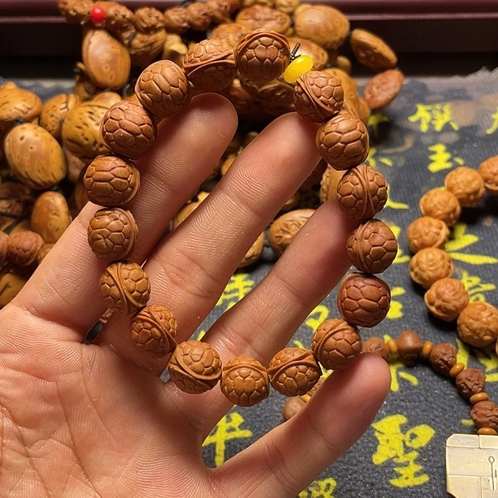 龙纹桃核雕刻瑕疵富甲天下