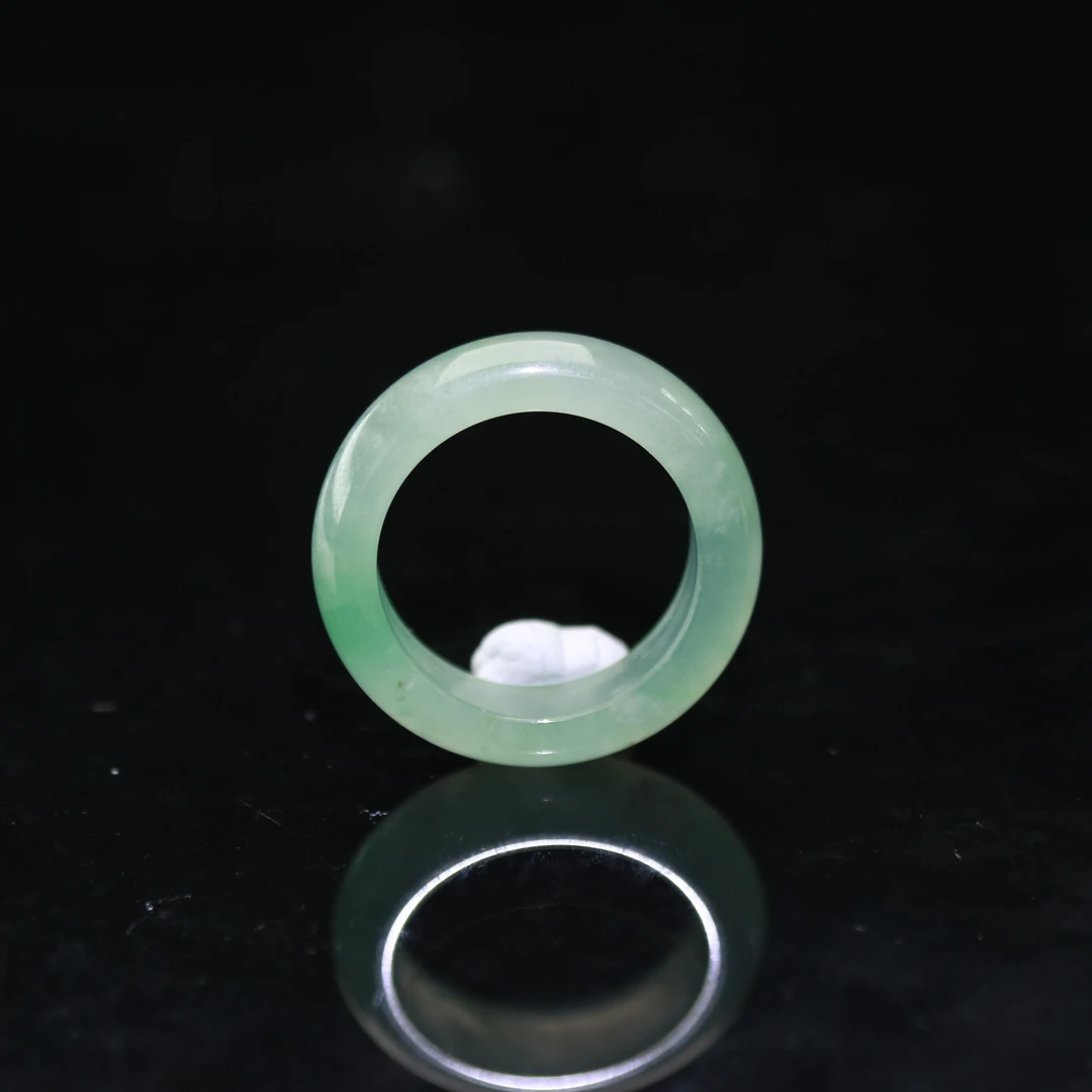 31天然缅甸翡翠A货冰绿戒圈/500080/上海嘉禾拍卖