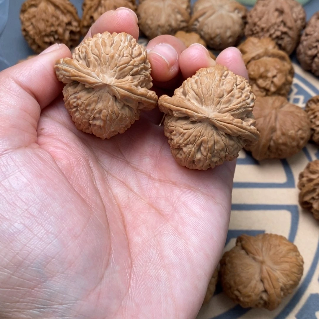 文玩核桃吊坠白狮子40