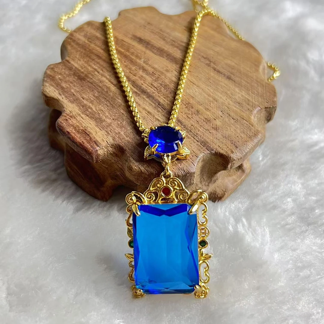 蓝方形时尚吊坠美轮美奂时尚大气