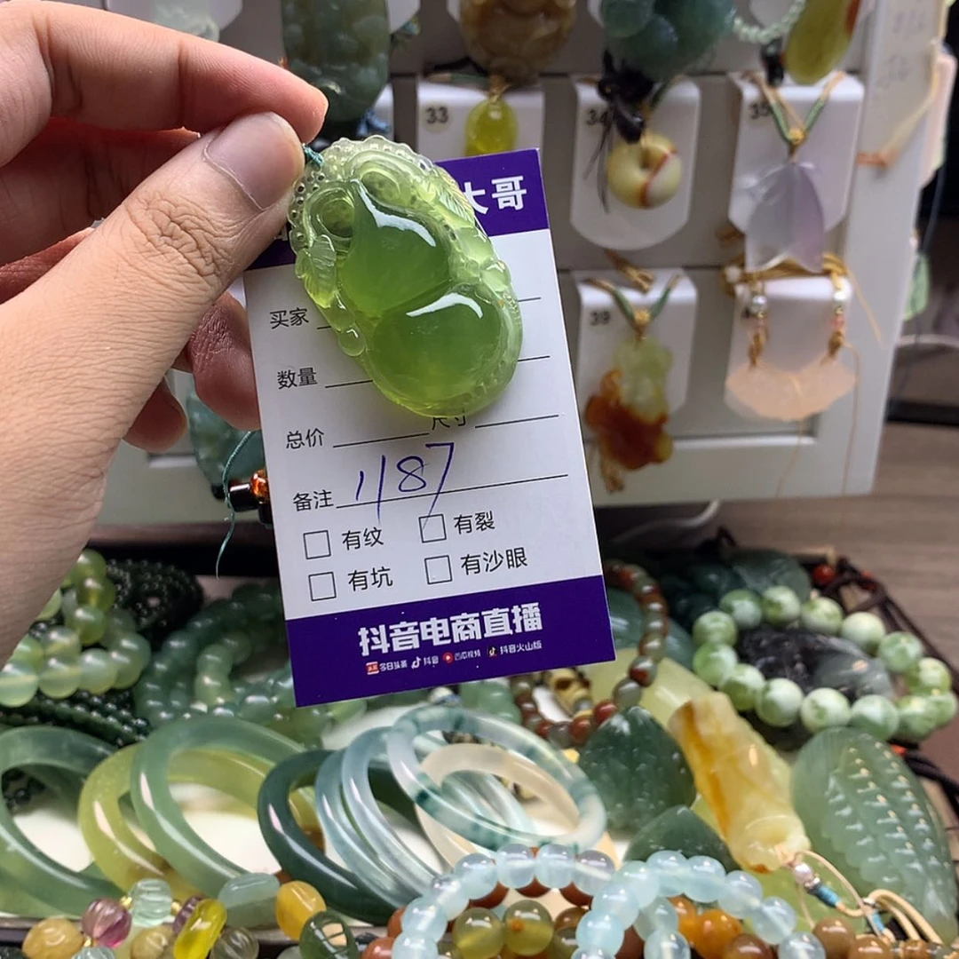 【闪购商品】蛇纹石玉未镶嵌颈饰琪*