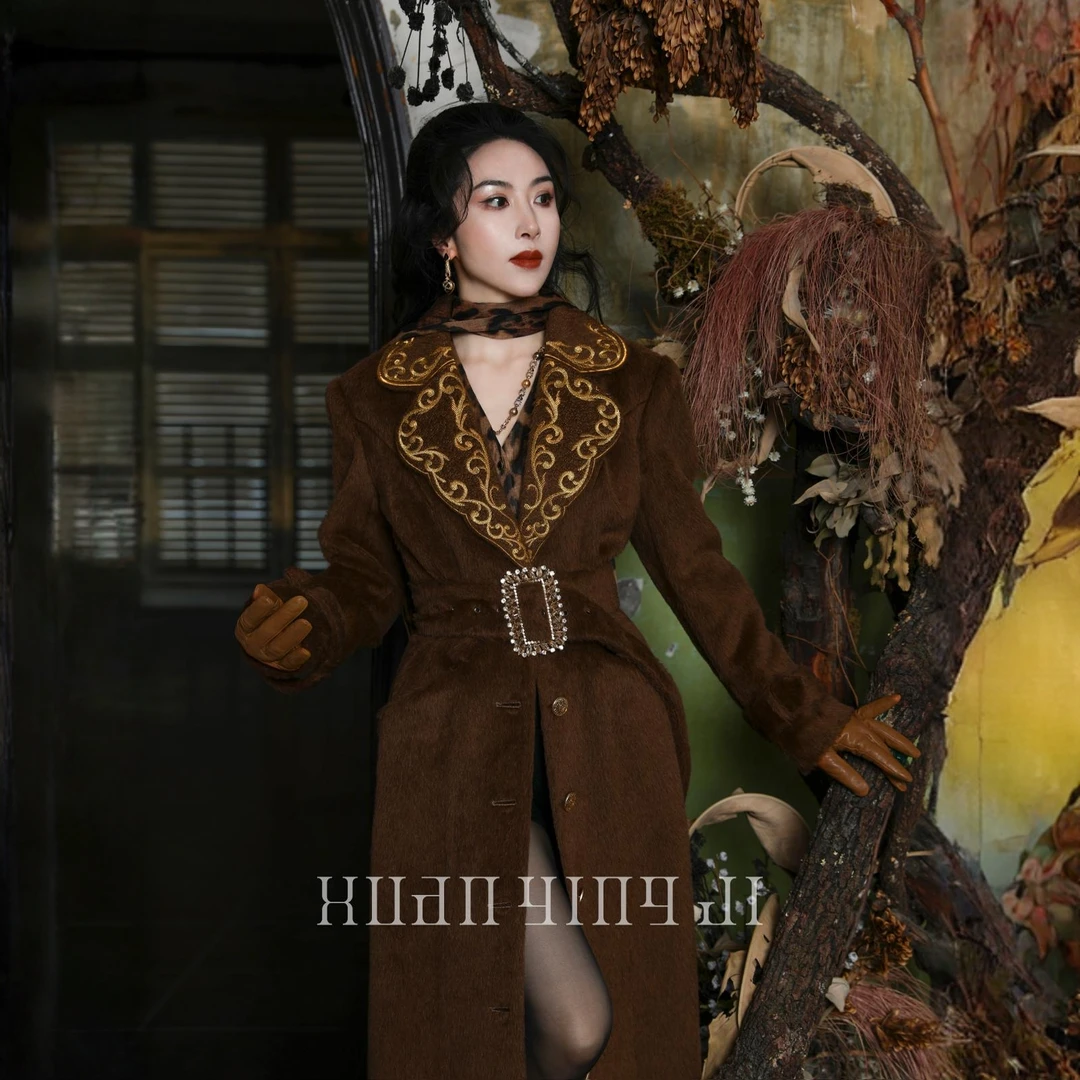 香缕金檀｜进口苏力羊驼毛皮草感 卷草纹重工刺绣大衣X24D582-1