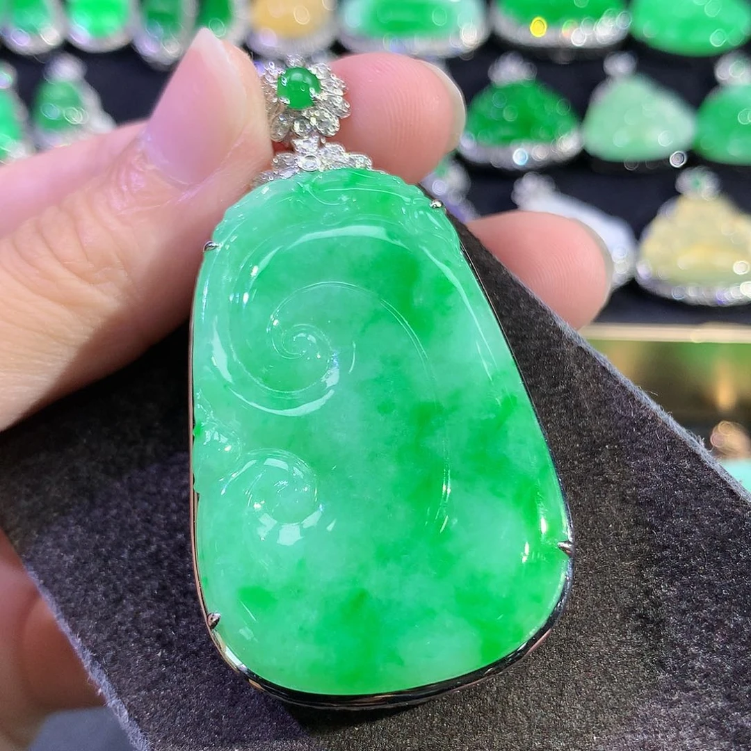翡翠18K金镶嵌吊坠(赠链)