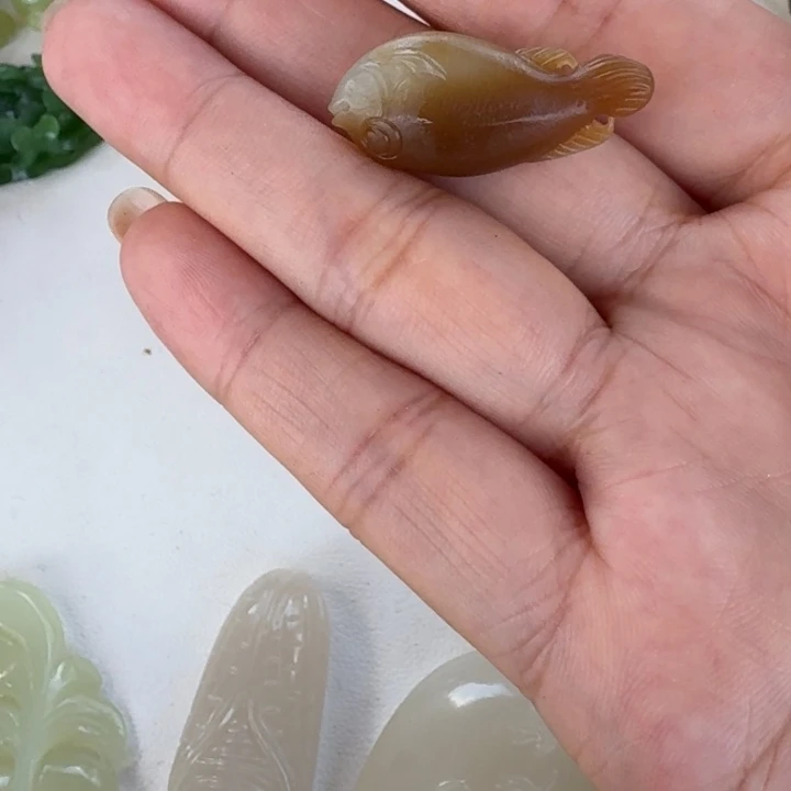 阳***阳和田玉未镶嵌颈饰