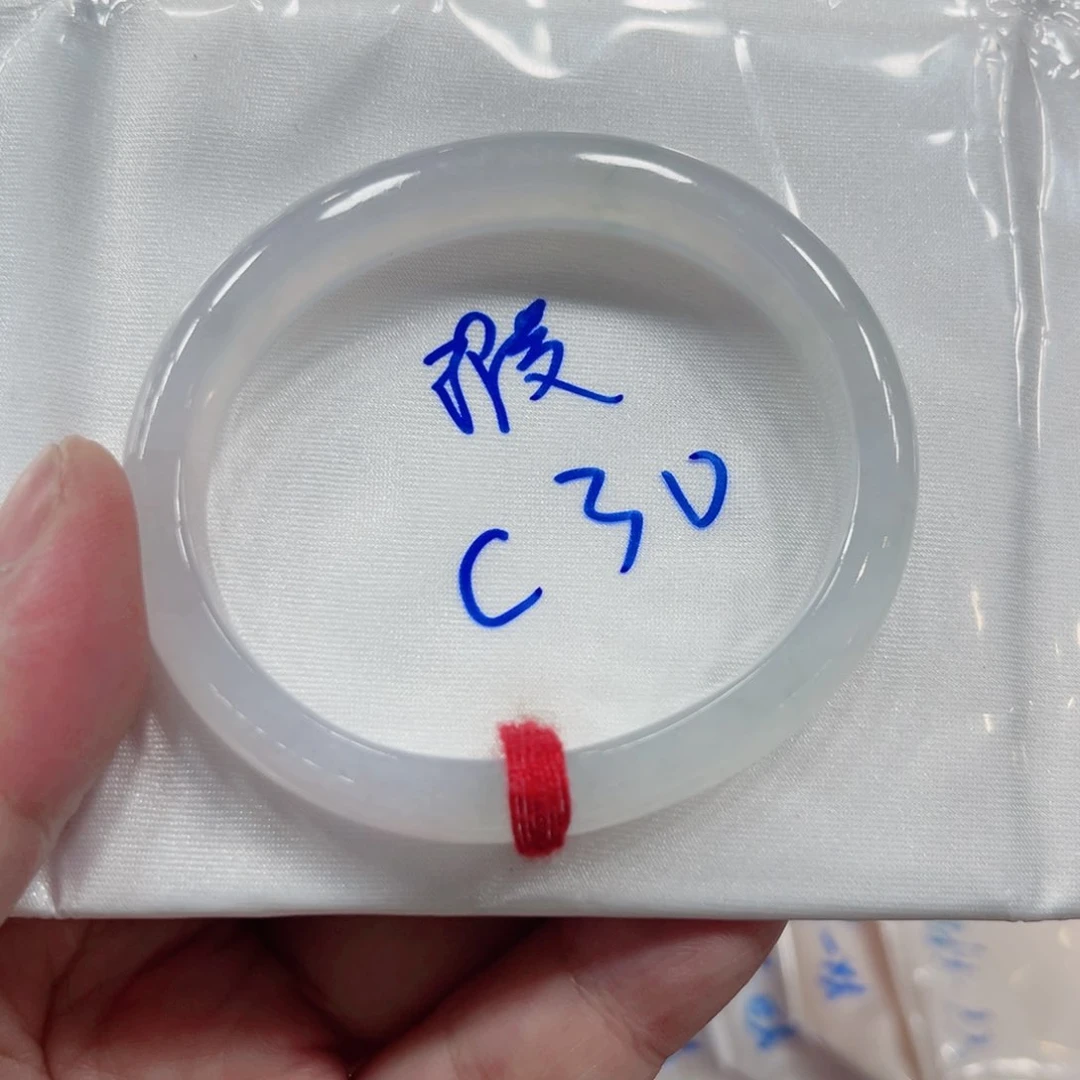翡翠手镯未镶嵌52贵