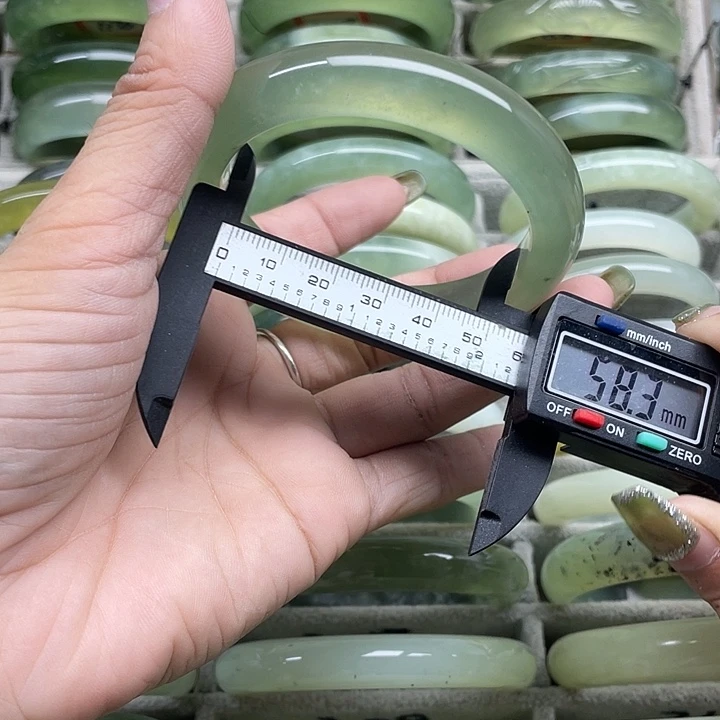 蛇纹石玉未镶嵌手镯283