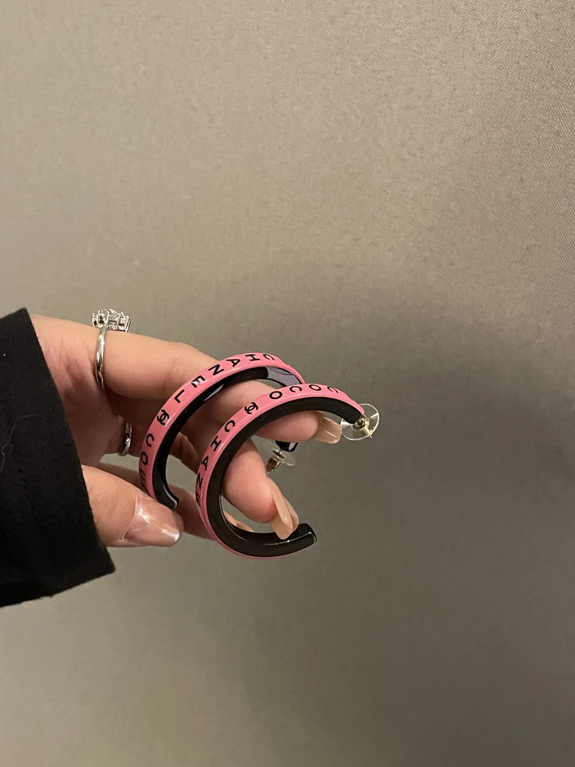 99新 Chanel/香奈儿 展会外场！22s 粉色亚克力耳钉 耳圈