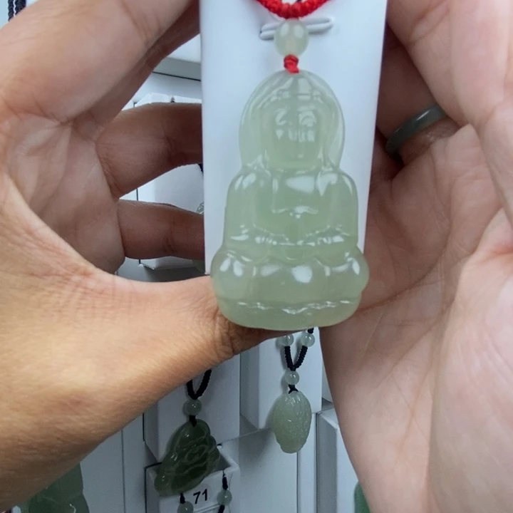 知***乐石英质玉未镶嵌颈饰