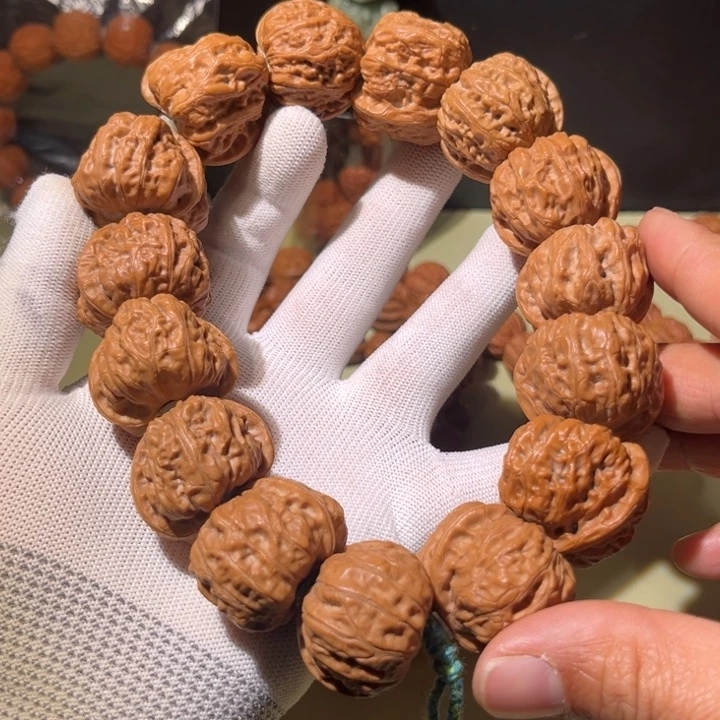 手串文玩核桃…………62