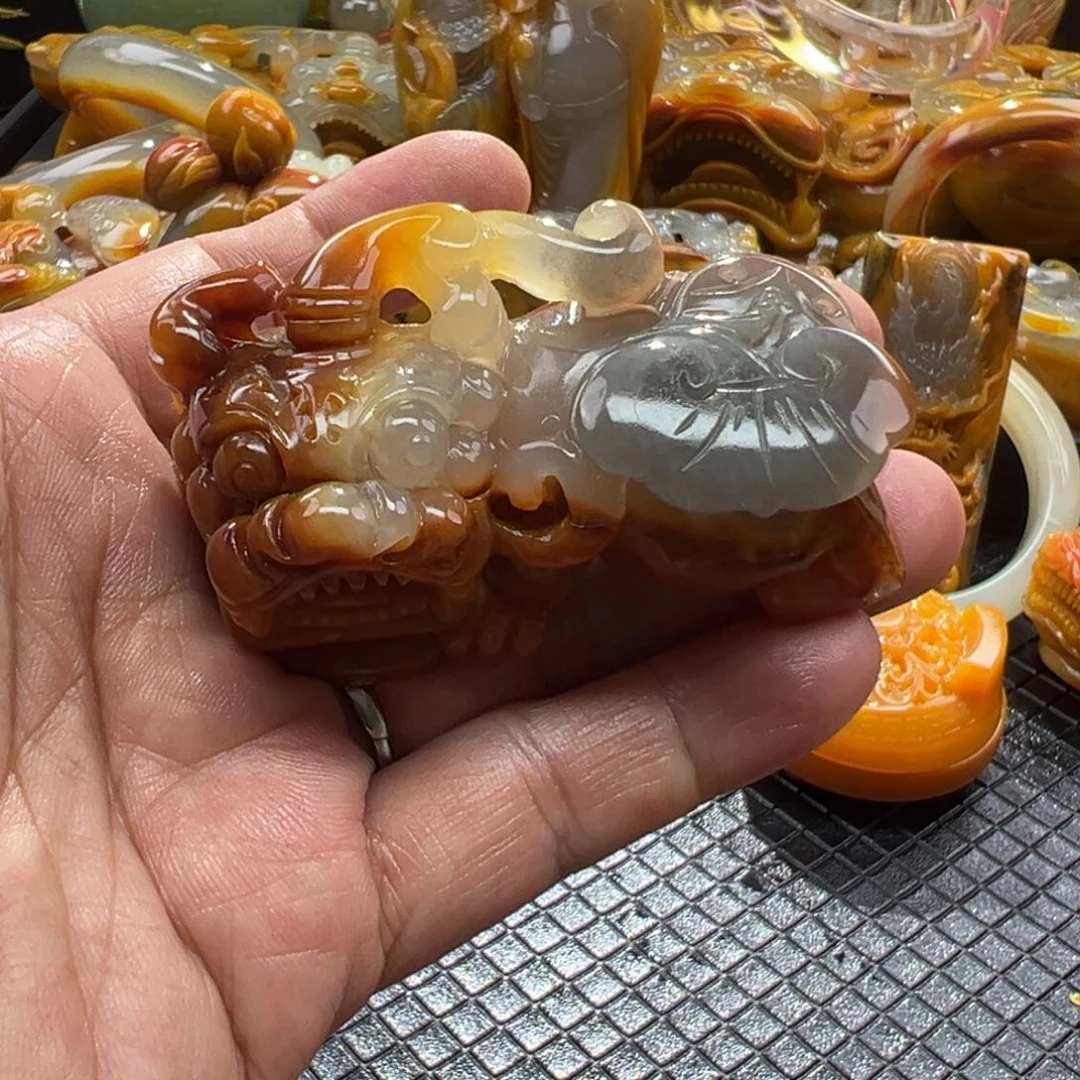 颈饰未镶嵌石英质玉