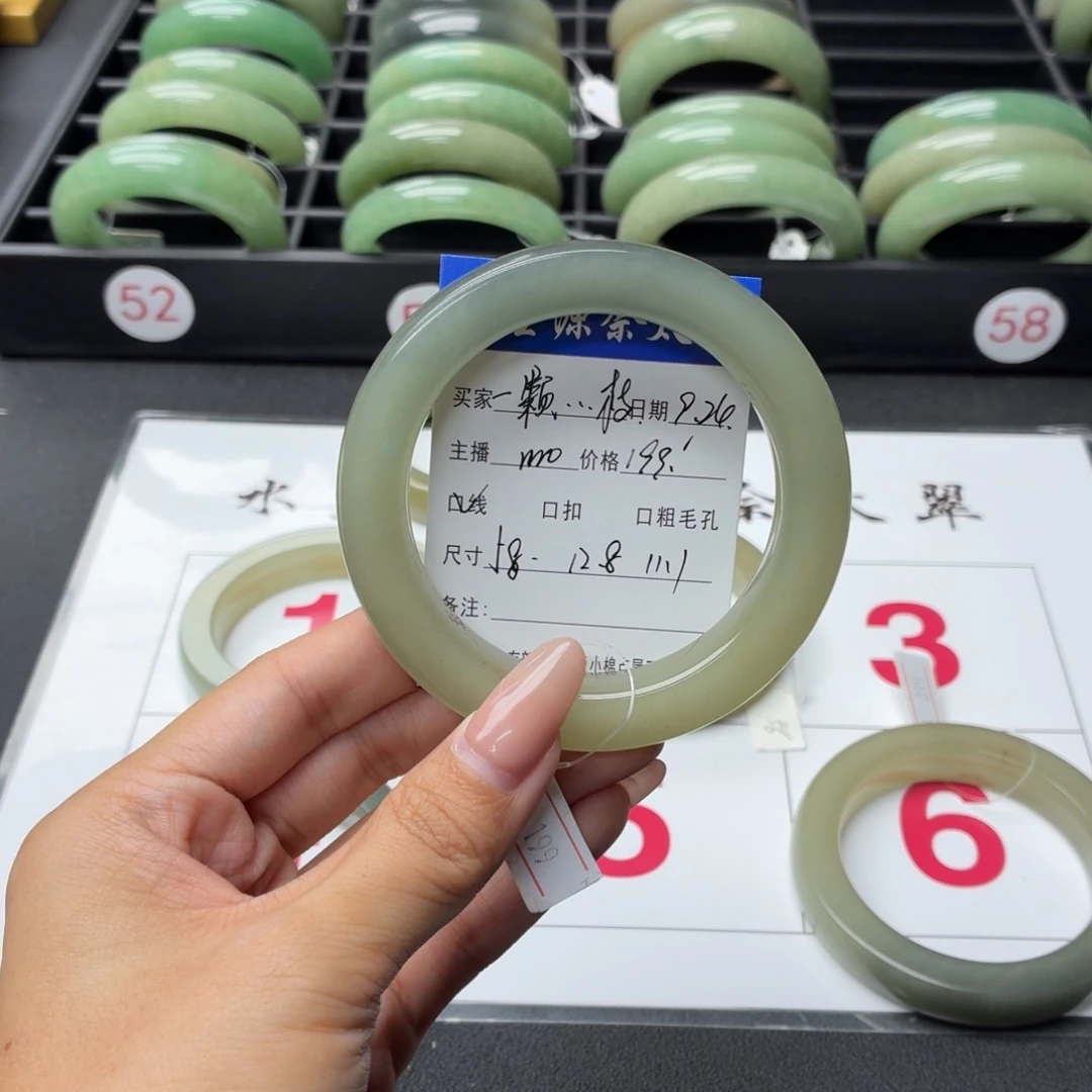 一***枝未镶嵌手镯石英质玉