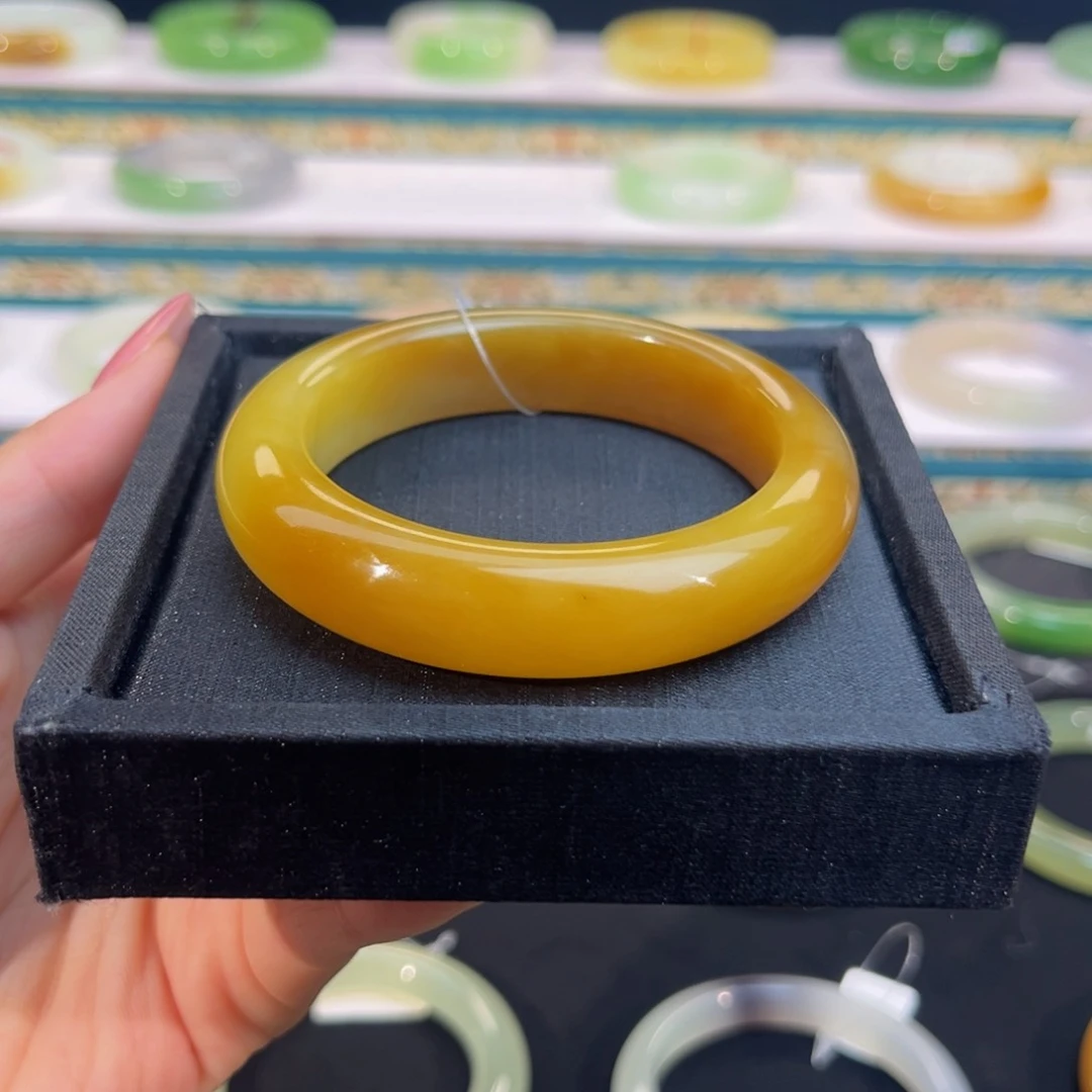 未镶嵌手镯和田玉鸡油黄糖手镯