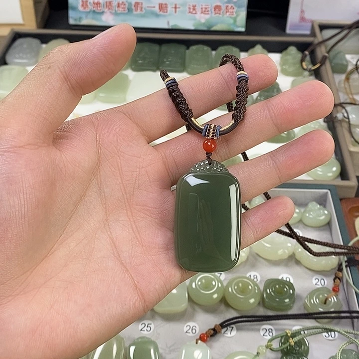 线***者颈饰未镶嵌和田玉