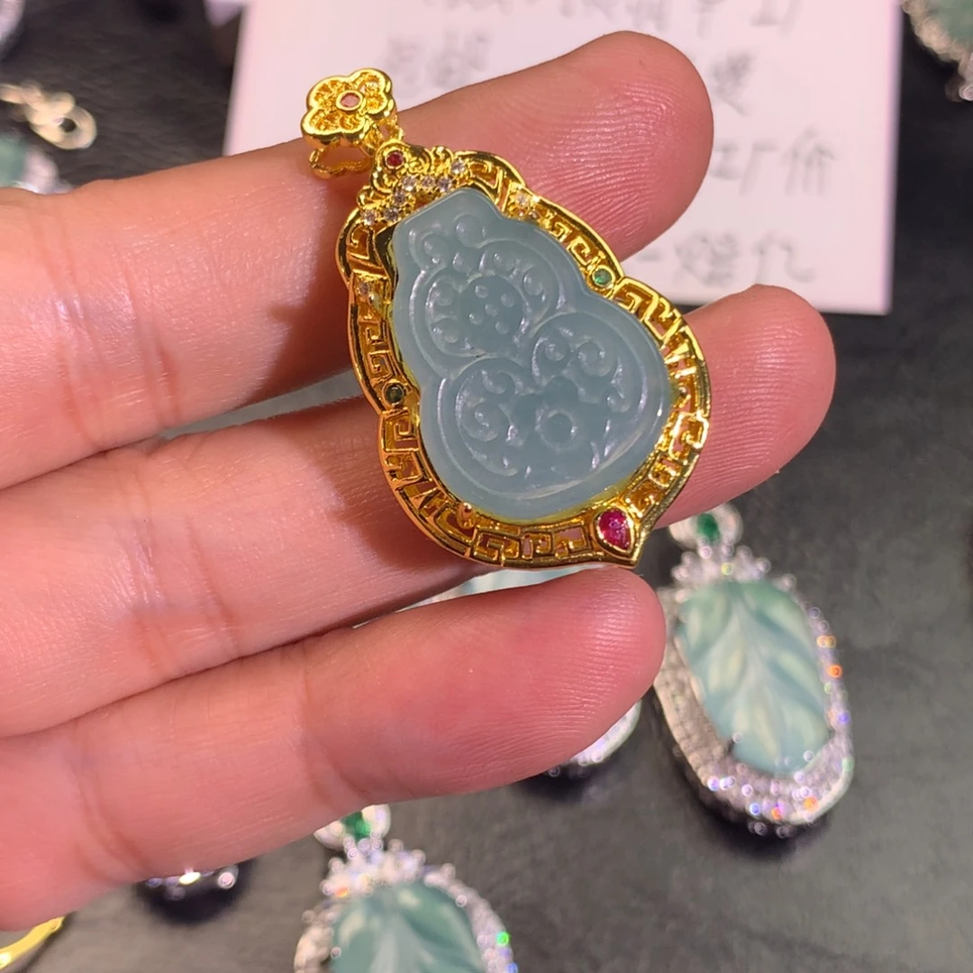 翡翠颈饰未镶嵌仿古葫芦