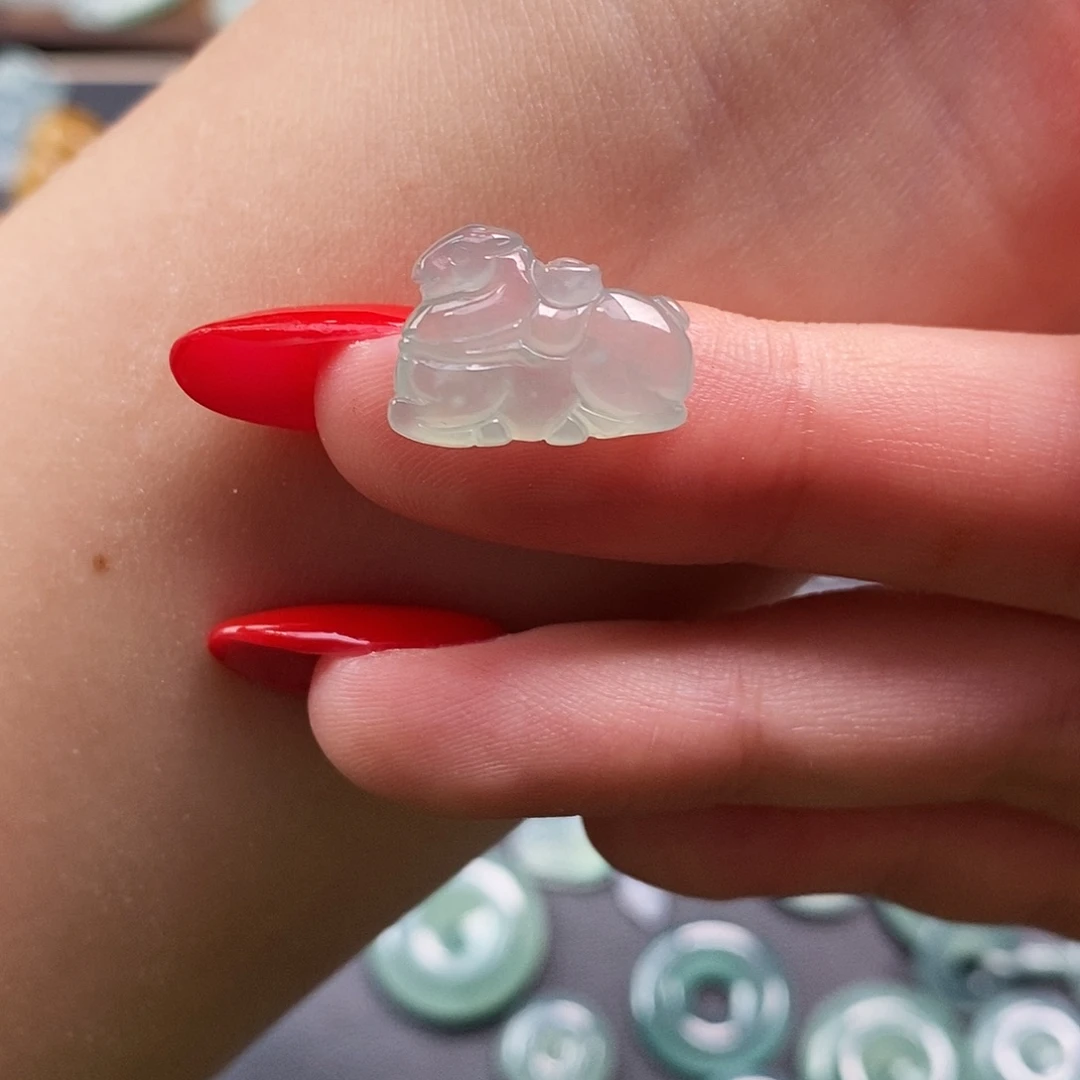 翡翠未镶嵌颈饰马上有钱