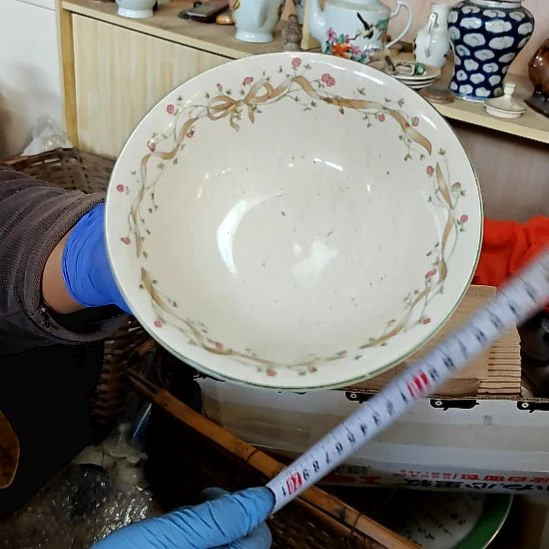 摆件盘子碗茶壶啥都有