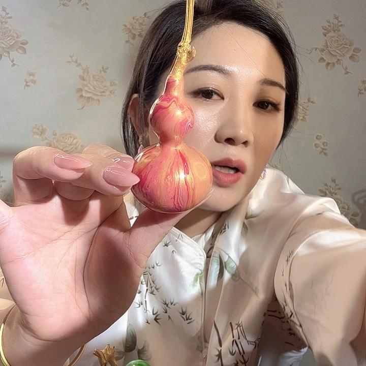 遐思不退不换红色