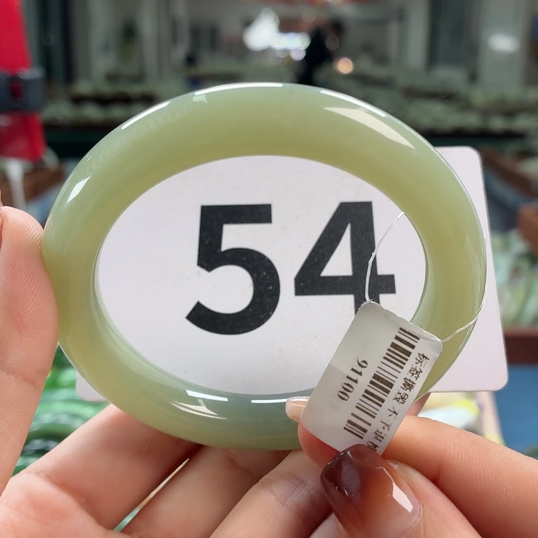 一***子和田玉未镶嵌手镯