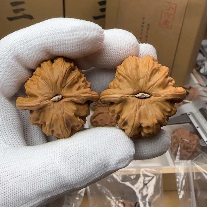 桃核把件一**佬微瑕38尺寸白狮子