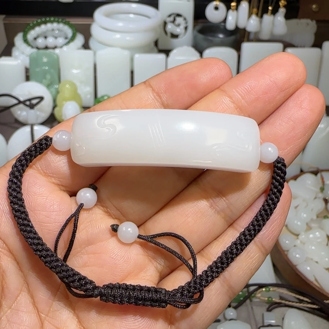 自***然颈饰未镶嵌和田玉