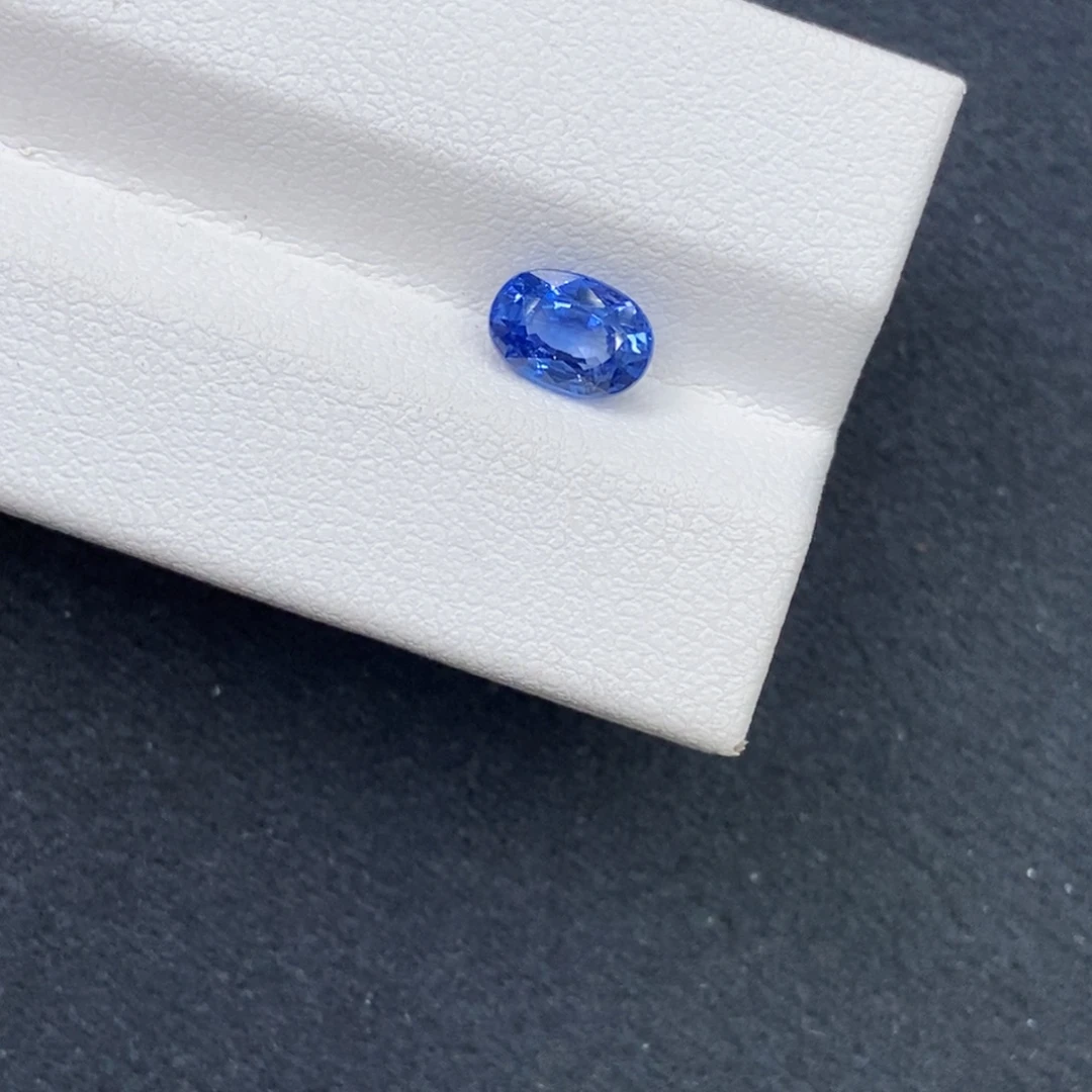 裸石蓝宝石1.18 ct矢车菊