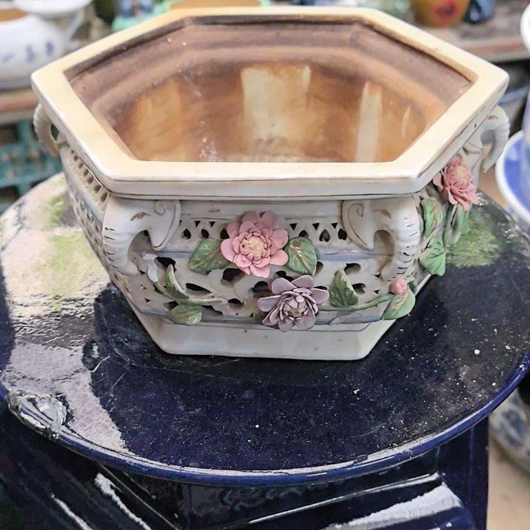 缘***粉彩瓷器水仙花盆一个