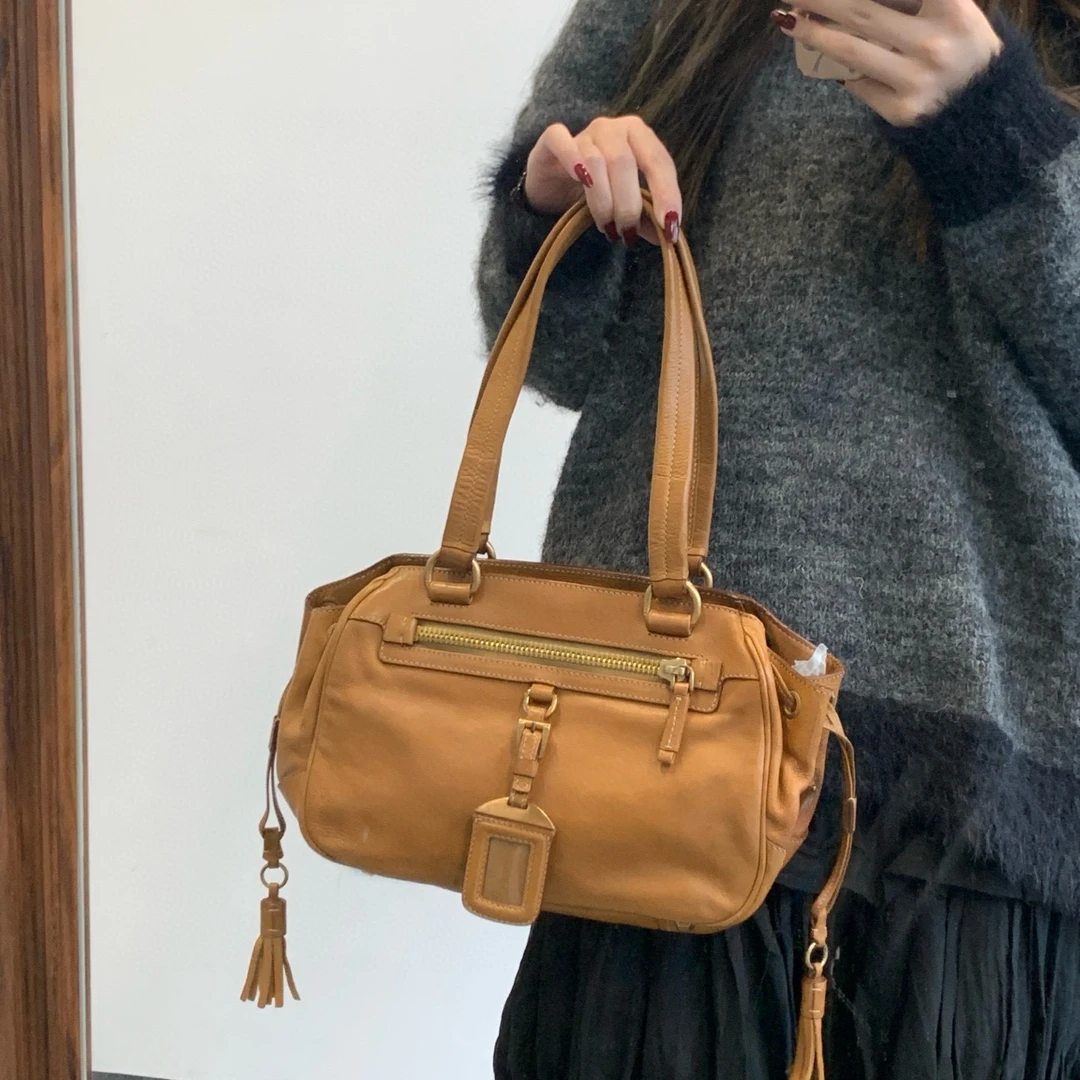 95新 Prada/普拉达 prada 枫叶黄机车腋下单肩包