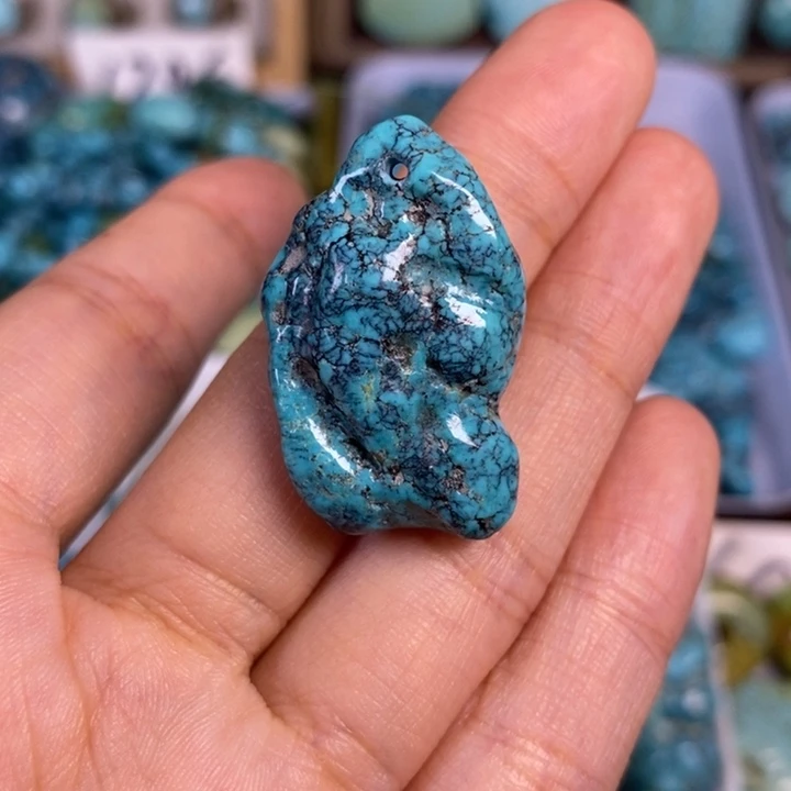 绿松石未镶嵌颈饰