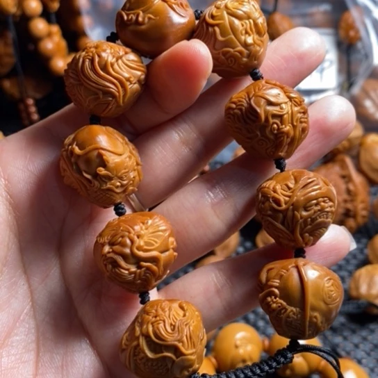 橄榄核吊坠御龙关公