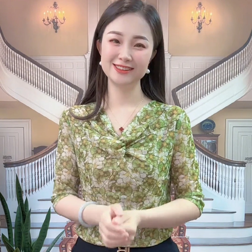 宽松休闲印花小衫夏新款时尚百搭中袖V领女装气质显瘦T恤碎花上衣