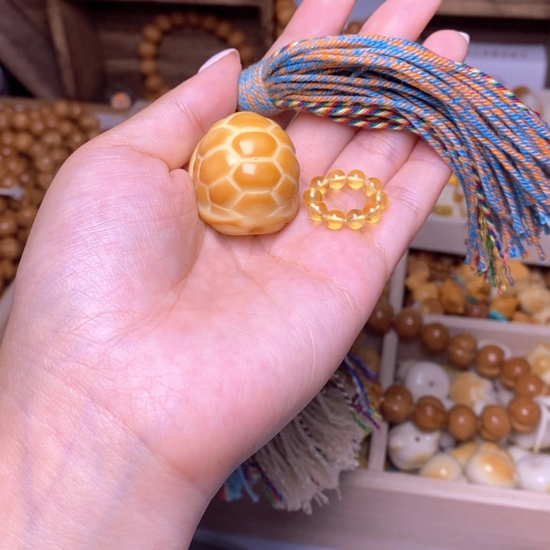 ****️猴头核桃吊坠大富甲，蜜卡，彩蓝流苏