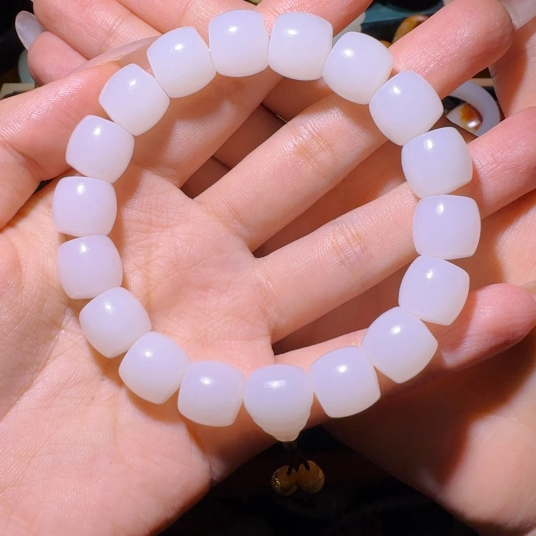 和田玉未镶嵌把件