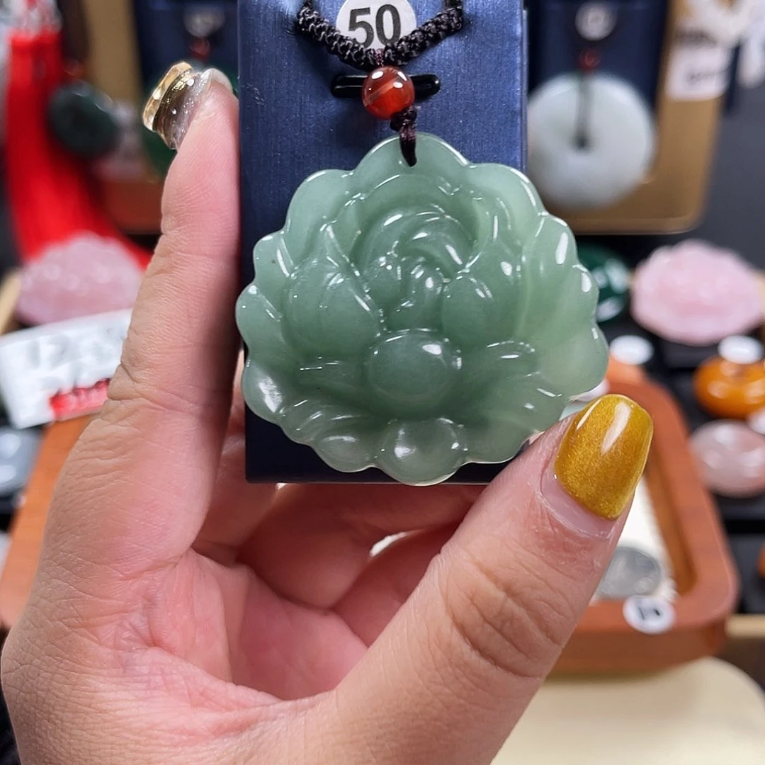 石英质玉未镶嵌颈饰玉****?