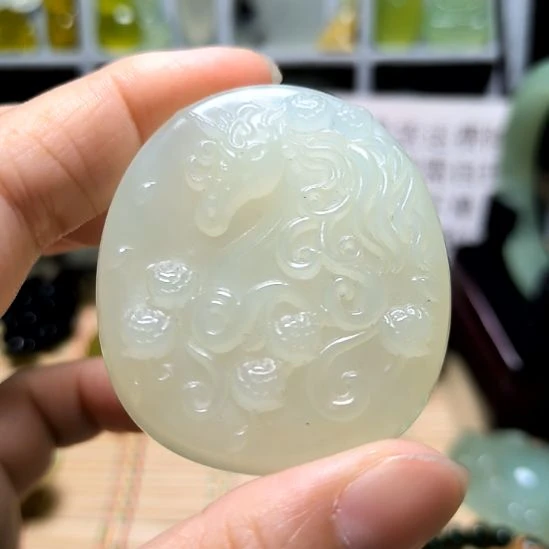 未镶嵌蛇纹石玉颈饰