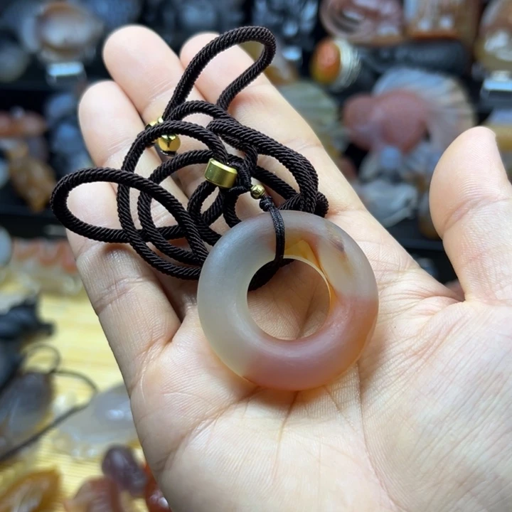 小***曲玛瑙/玉髓颈饰合金